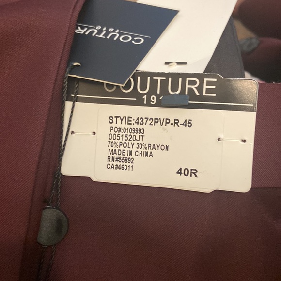 Never worn full suit (regular fit) 46R jacket and 40R pants. Burgundy. With tags - Picture 6 of 8